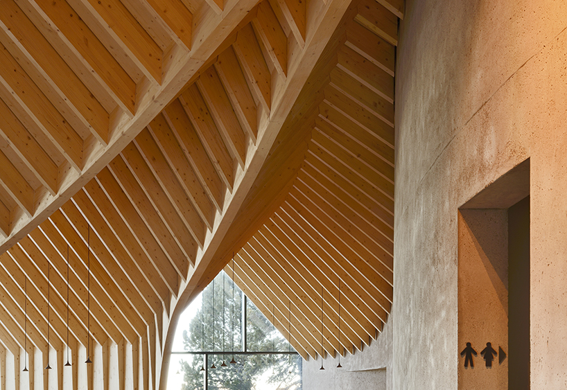 阿爾卑斯山上的山小屋餐廳-鉛筆匯
